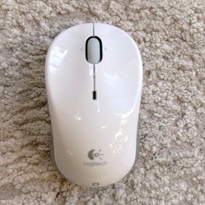 Logitech V470 Wireless Bluetooth Cordless Laser Notebook Mouse- Great Condition